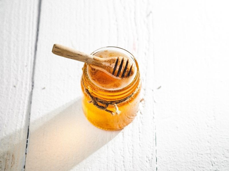 Miel con limón para la tos: Beneficios y por qué funciona este remedio tradicional